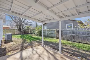 1301 N Douglas Ave, Cleburne, TX 76033 - Photo 23