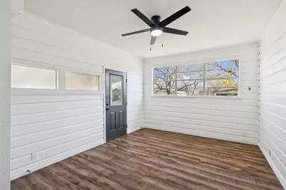 1301 N Douglas Avenue, Cleburne, TX 76033 - Photo 15