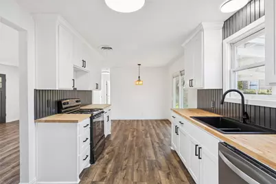 1301 N Douglas Avenue, Cleburne, TX 76033 - Photo 13