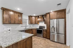 904 Meadowlark Ln, Granbury, TX 76048 - Photo 7