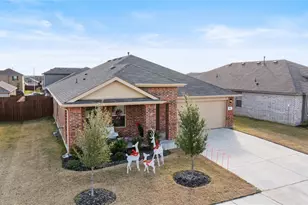 613 Whitecomb Ln, Justin, TX 76247 - Photo 3