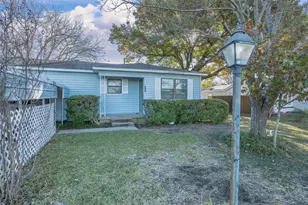 417 Houston St, Cedar Hill, TX 75104 - Photo 3