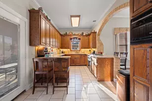 511 W Wilson St, Cleburne, TX 76033 - Photo 17