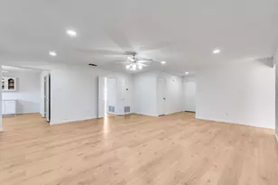 1129 Briar Oaks Dr, Irving, TX 75060 - Photo 9