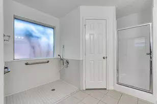 1129 Briar Oaks Dr, Irving, TX 75060 - Photo 29