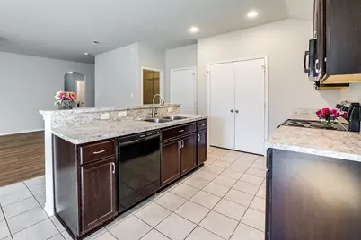 5527 Diaz Avenue, Fort Worth, TX 76107 - Photo 11