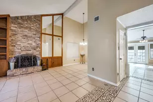 2104 Cold Springs Dr, Arlington, TX 76017 - Photo 3