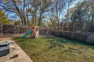 2104 Cold Springs Dr, Arlington, TX 76017 - Photo 25