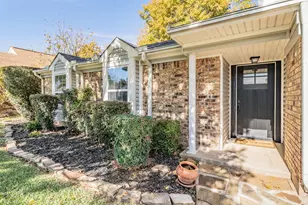 505 Rosemary Ln, Euless, TX 76039 - Photo 5