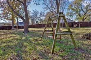 300 Thompson St, Pottsboro, TX 75076 - Photo 37