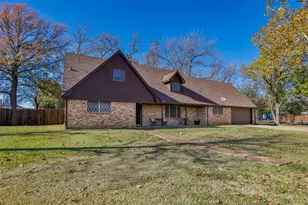 300 Thompson St, Pottsboro, TX 75076 - Photo 1