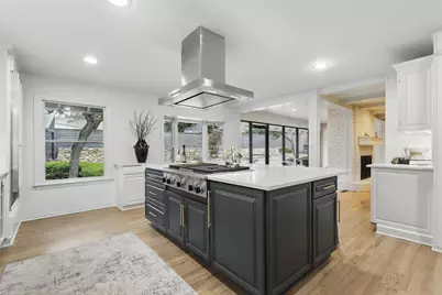 208 Rockwood Park Drive, Fort Worth, TX 76107 - Photo 9