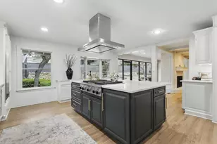 208 Rockwood Park Dr, Fort Worth, TX 76107 - Photo 9