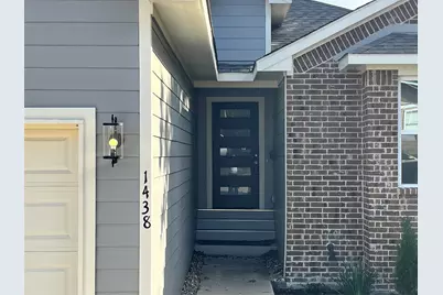 1438 E Waco Avenue, Dallas, TX 75216 - Photo 1