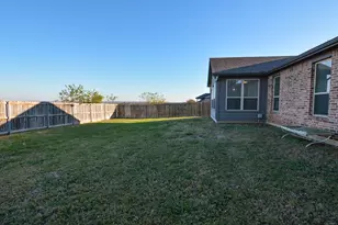 601 Mathew St, Grandview, TX 76050 - Photo 35