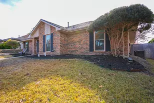 1610 St James Dr, Carrollton, TX 75007 - Photo 3