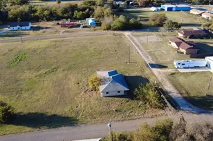 209 S Walton St, Blooming Grove, TX 76626 - Photo 17