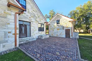 511 E Farrar St, Groesbeck, TX 76642 - Photo 5