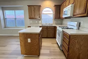 5017 Bedfordshire Dr, Fort Worth, TX 76135 - Photo 5