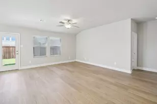 713 London Town Ln, Princeton, TX 75071 - Photo 9