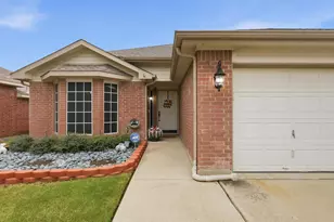 3023 Bosswood Ct, Grand Prairie, TX 75052 - Photo 3