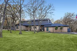 900 Pioneer Cir E, Argyle, TX 76226 - Photo 1