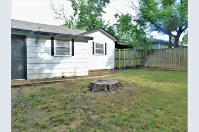 2412 N Carroll Boulevard, Denton, TX 76201 - Photo 23