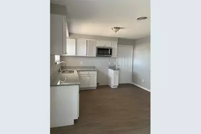 4927 Eastgate Circle, Dallas, TX 75216 - Photo 11