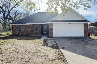 806 E 10th St, Bonham, TX 75418 - Photo 3