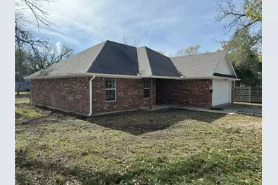 806 E 10th Street, Bonham, TX 75418 - Photo 5