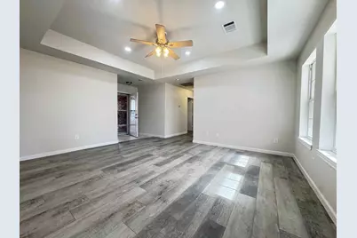 806 E 10th Street, Bonham, TX 75418 - Photo 9