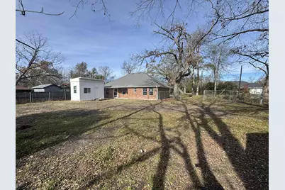 806 E 10th Street, Bonham, TX 75418 - Photo 29