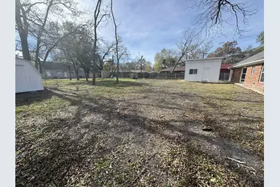 806 E 10th Street, Bonham, TX 75418 - Photo 27