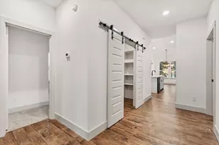 5901 S Lakeside Hills Ct, Granbury, TX 76048 - Photo 5