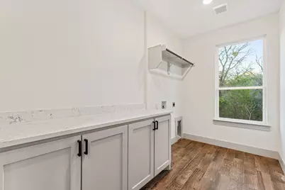 5901 S Lakeside Hills Court, Granbury, TX 76048 - Photo 11