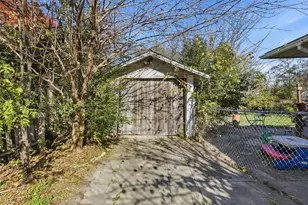 203 E Oak St, Weatherford, TX 76086 - Photo 25