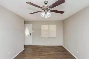 604 Stonewall Dr, Euless, TX 76039 - Photo 3