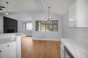 400 Kalmia Dr, Arlington, TX 76018 - Photo 9