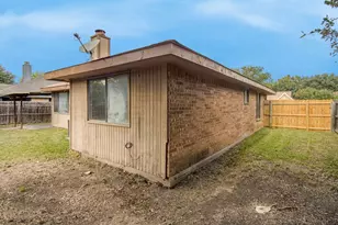 400 Kalmia Dr, Arlington, TX 76018 - Photo 29