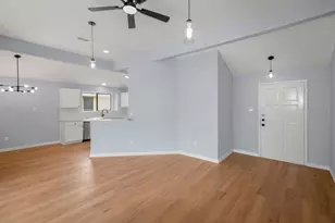 400 Kalmia Dr, Arlington, TX 76018 - Photo 13