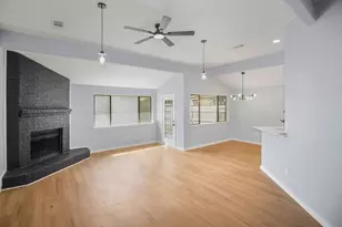 400 Kalmia Dr, Arlington, TX 76018 - Photo 5