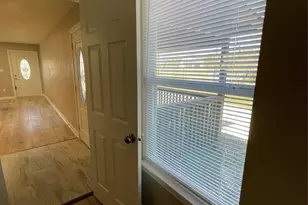 110 Crockett St, Valley View, TX 76272 - Photo 9