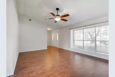 521 Chasewood Drive, Grapevine, TX 76051 - Photo 5