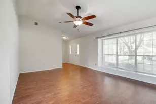 521 Chasewood Dr, Grapevine, TX 76051 - Photo 5