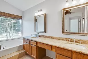 521 Chasewood Dr, Grapevine, TX 76051 - Photo 9