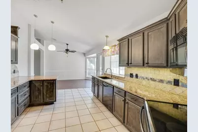 521 Chasewood Drive, Grapevine, TX 76051 - Photo 7