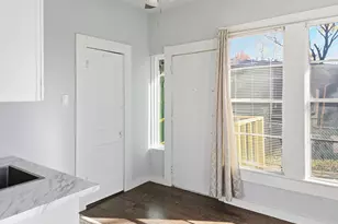 823 S Beacon St, Dallas, TX 75223 - Photo 13