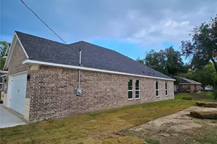 202 E 1st N St, Kaufman, TX 75142 - Photo 35