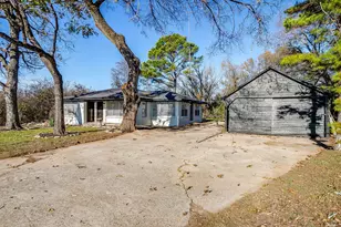 1501 E Henderson St, Cleburne, TX 76031 - Photo 5