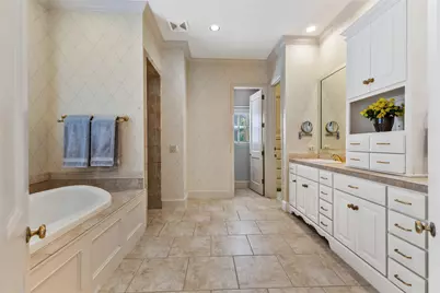 2609 Queen Elizabeth Boulevard, Lewisville, TX 75056 - Photo 17